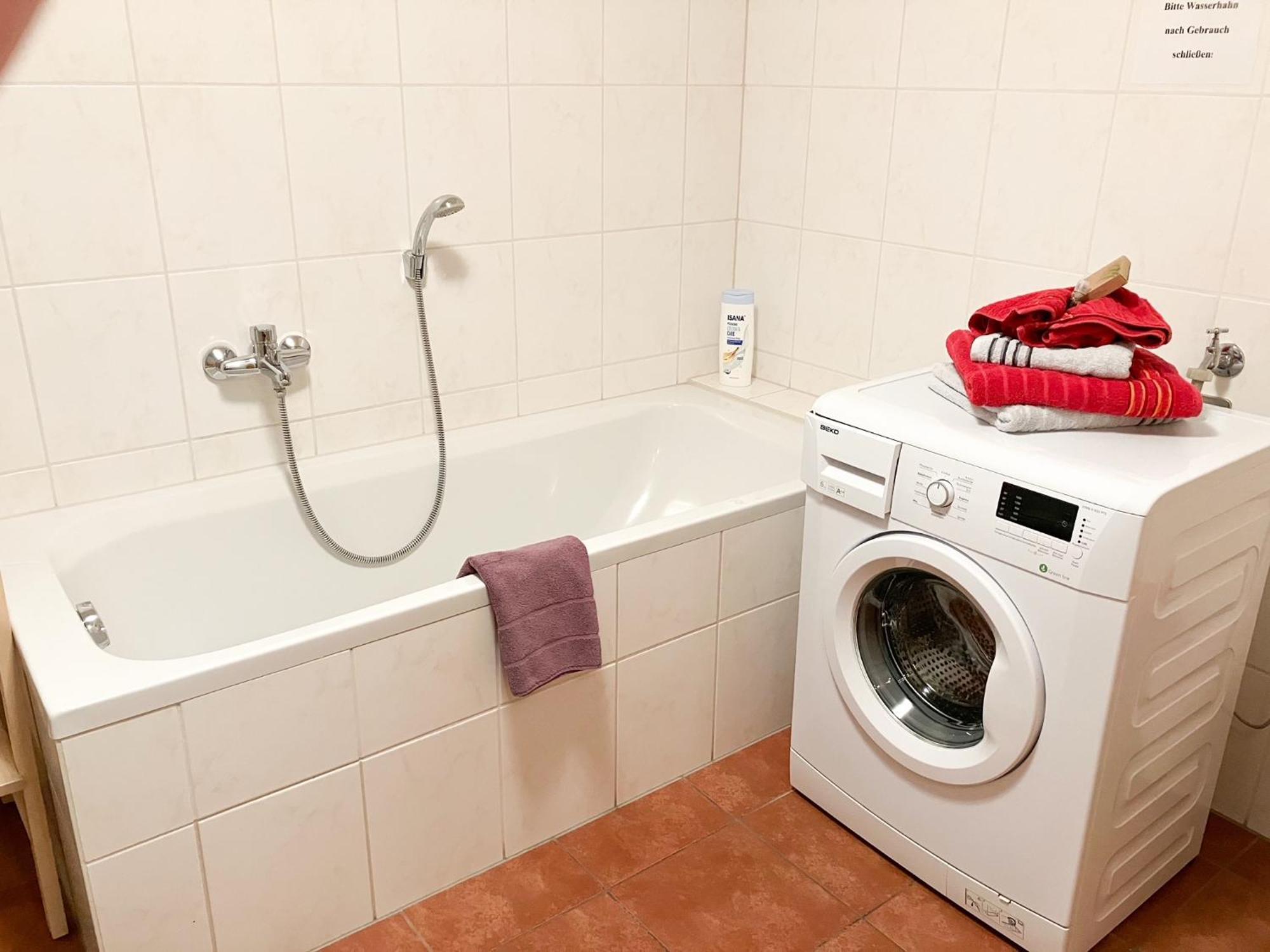 Ferienwohnung Morgensonne Am Kurpark Bad Berka - Parkplatz - Spielplatz - Wlan - 2 Schlafzimmer Ngoại thất bức ảnh